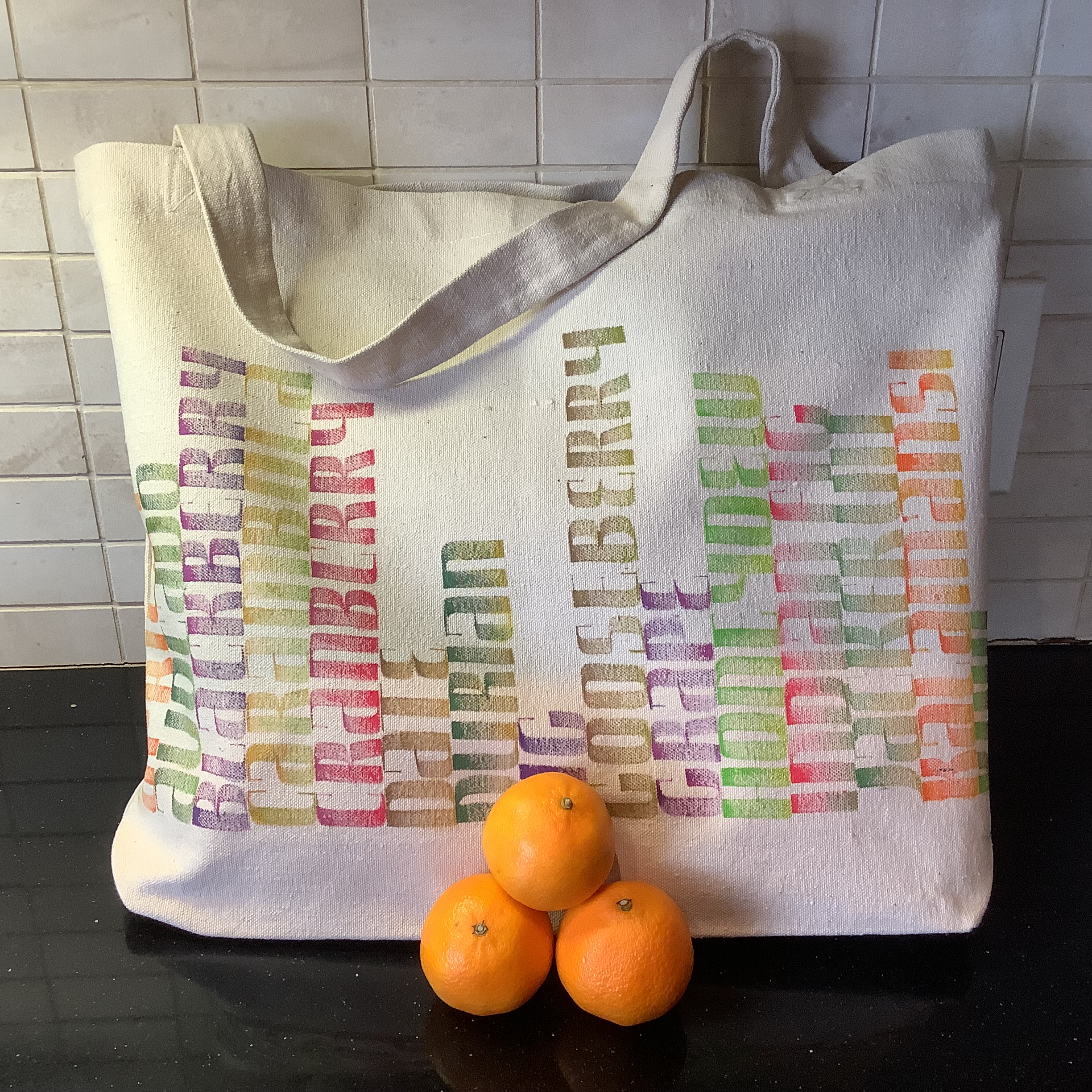 Tote bag lettered with names of fruit